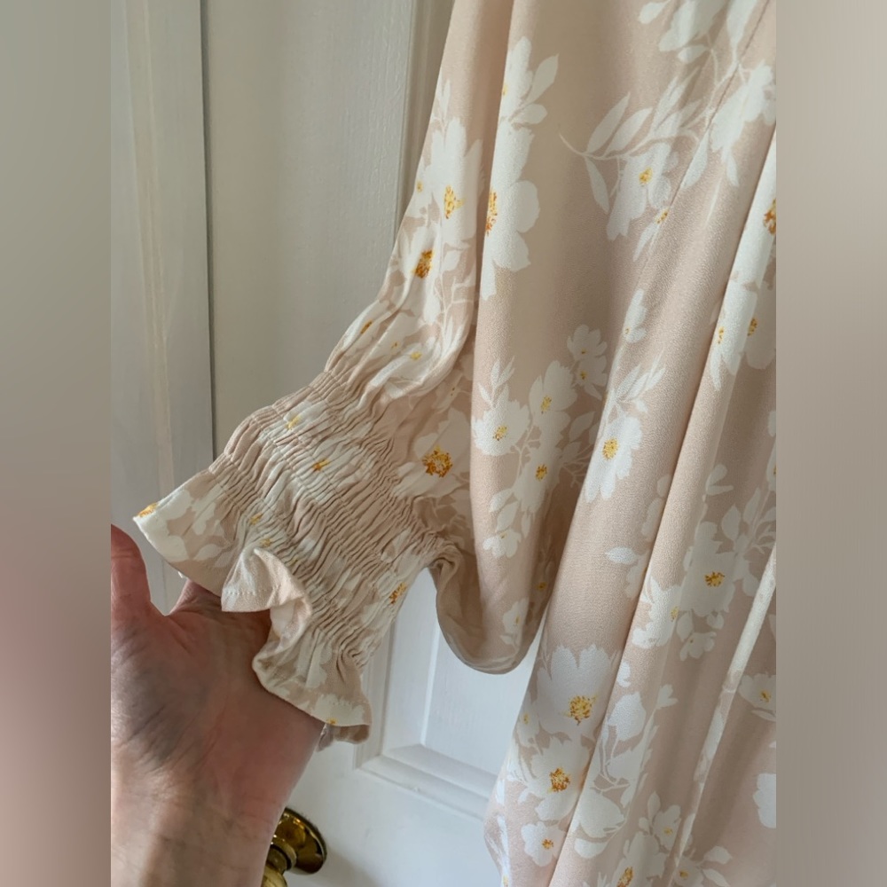 Carly Jean Los Angeles Blush Pink Floral Top - Picture 4 of 6